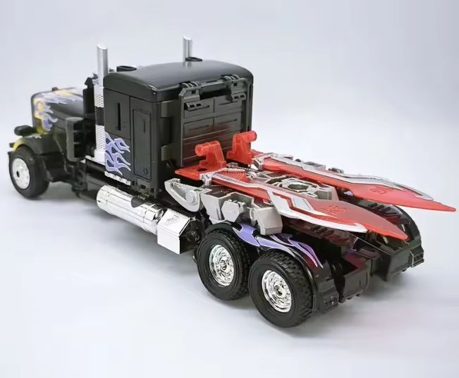 Преміум Колекційна Фігурка-Трансформер &laquo;Немезис Прайм&raquo; (Nemesis Prime) &mdash; Чорний Оптімус 1093 фото