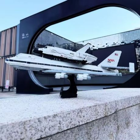Білий великий літак Transport aircraft 1126 фото