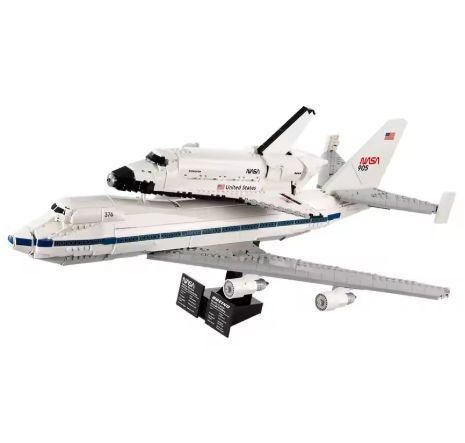 Білий великий літак Transport aircraft 1126 фото