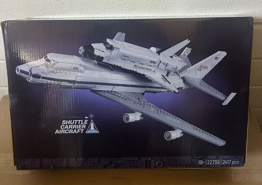 Білий великий літак Transport aircraft 1126 фото